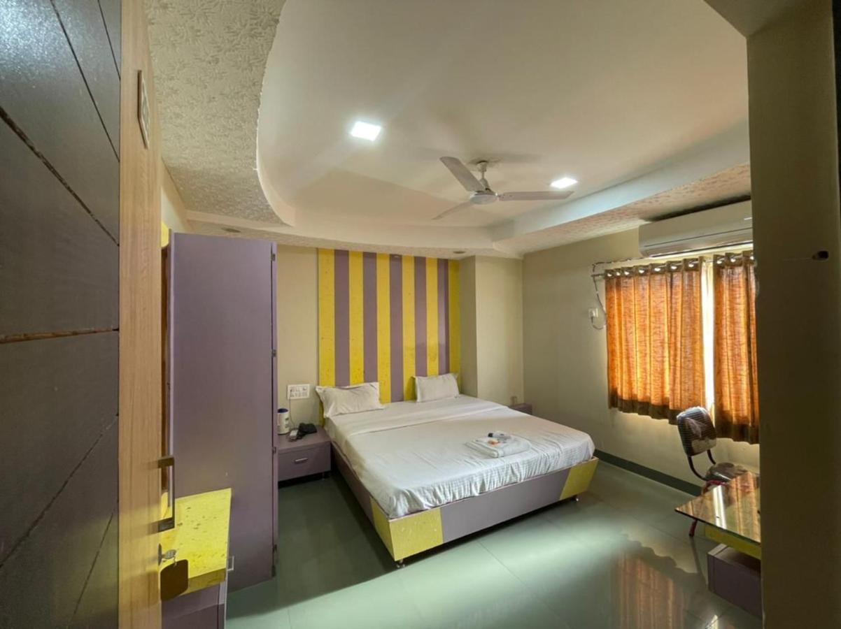 Hotel Holiday Pride アウランガーバード エクステリア 写真